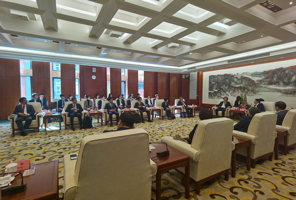 譚炯副省長との会見.jpg